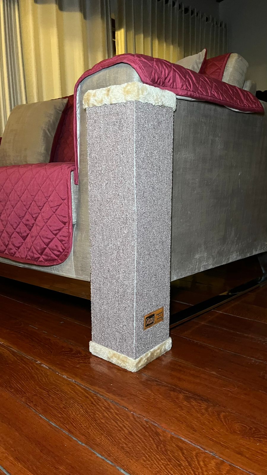 Claws & Paws Rascador esquinero beige (60 cm.)