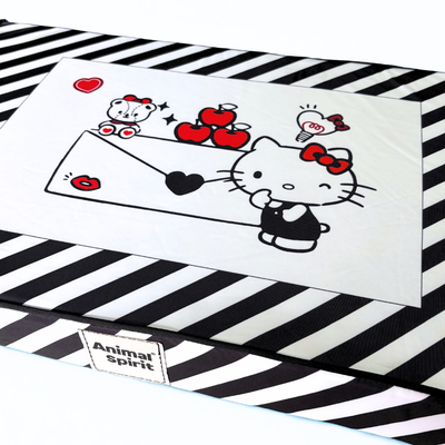 Hello Kitty X Animal Spirit Colchoneta Black & White (70 x 45 x 8 cm.)