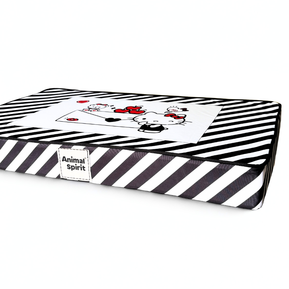 Hello Kitty X Animal Spirit Colchoneta Black & White (70 x 45 x 8 cm.)