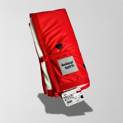 Hello Kitty X Animal Spirit Manta Deluxe roja (120 x 80 cm.)